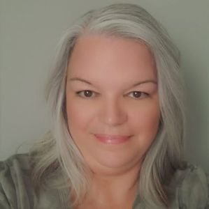 Meet your Posher, Dana
